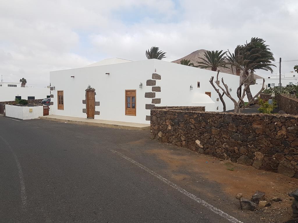 Hotelito Rural Flor de Timanfaya Tinajo Bagian luar foto
