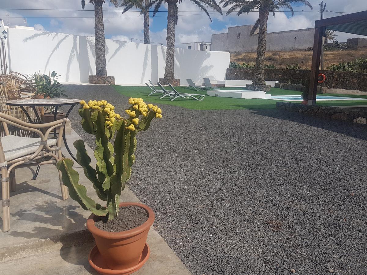 Hotelito Rural Flor de Timanfaya Tinajo Bagian luar foto