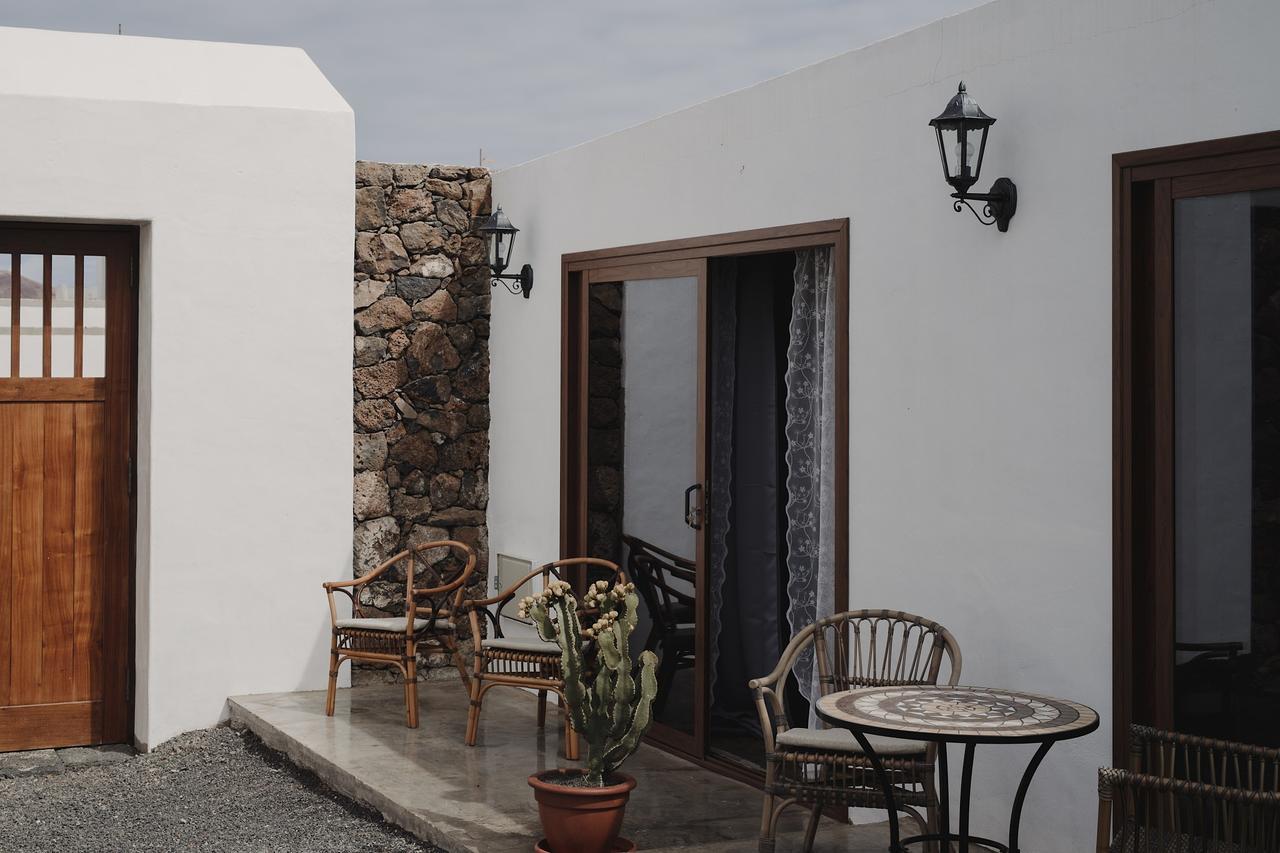 Hotelito Rural Flor de Timanfaya Tinajo Bagian luar foto